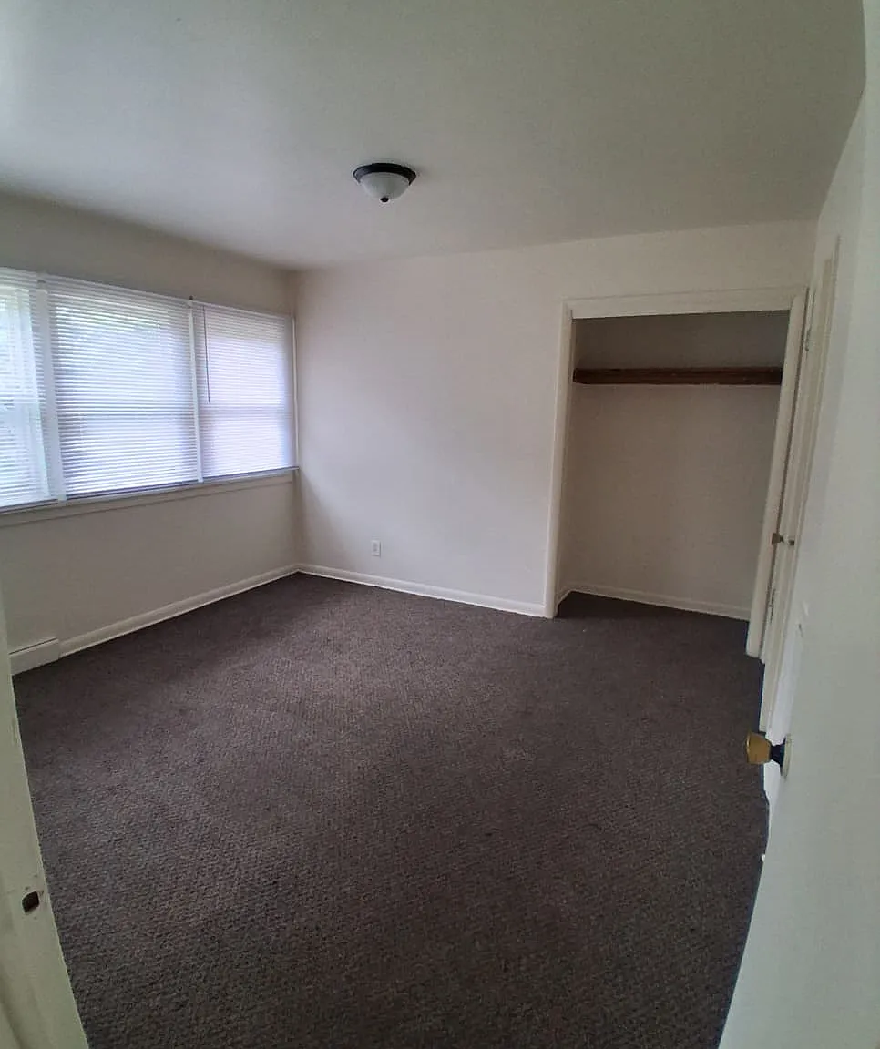 8127 W Thurston Ave — Photo 4