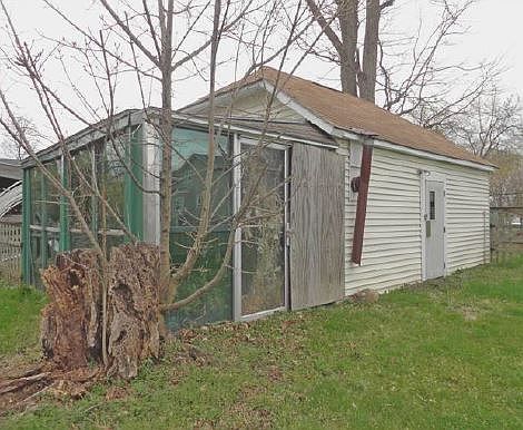 3rd image of 218 E Foster St