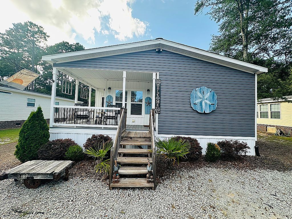 303 Live Oak Dr