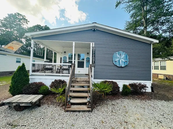 303 Live Oak Dr, Sunset Beach, NC 28468