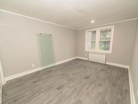 4th image of 206-25 Hillside Ave #2