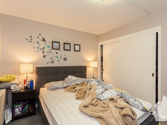3rd image of 3950 N Lake Shore Dr APT 527E