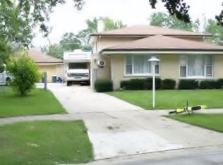 301 Denver Dr, Des Plaines, IL 60018