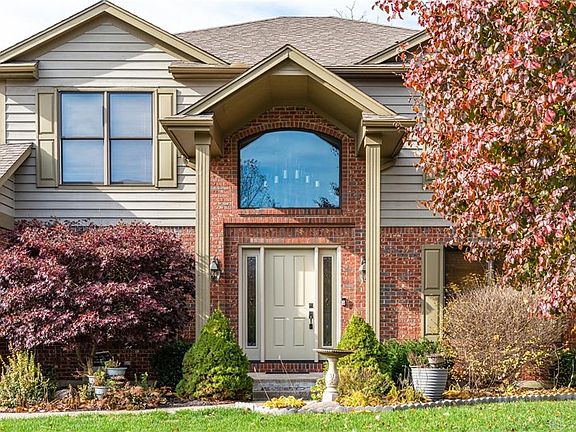 3rd image of 722 Deer Creek Dr