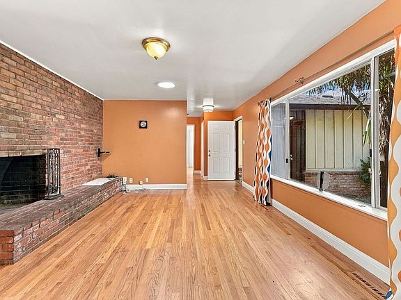 5th image of 2428 Frances St