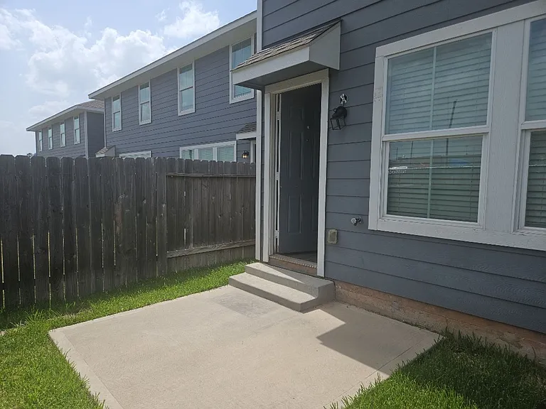 501 Hines Ave — Photo 5