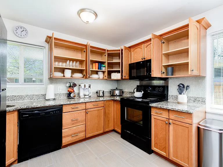 720 Jamaica Pl — Photo 10