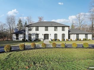 846 Iron Latch Rd, Franklin Lakes, NJ 07417