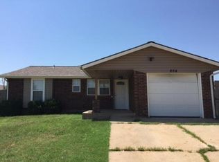 654 SW 11th St, Moore, OK 73160