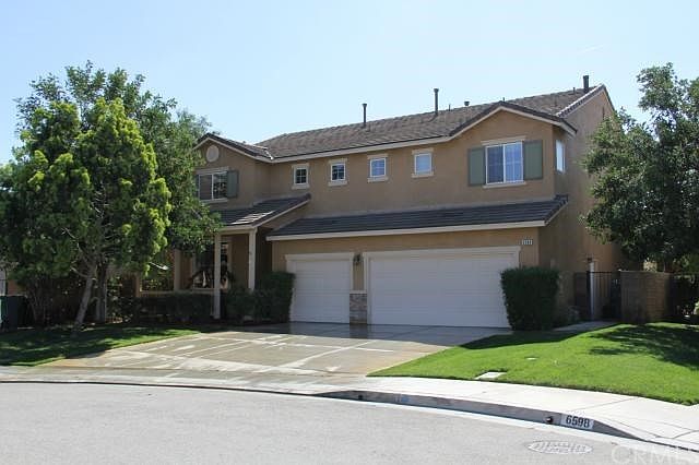 Large 6 Bedroom 3 Bath 3543 SQFT Cul de Sac Home with 1/4 Acre Lot and Hugh Backyard