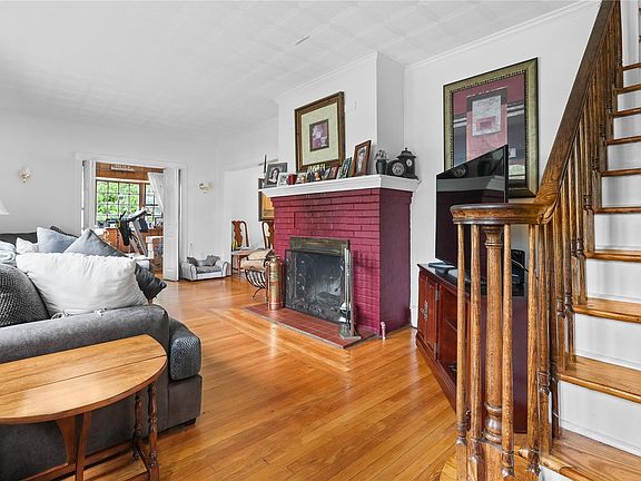 4th image of 17 Lorraine Ct