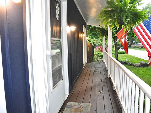 3rd image of 3539 Hollywood Dr