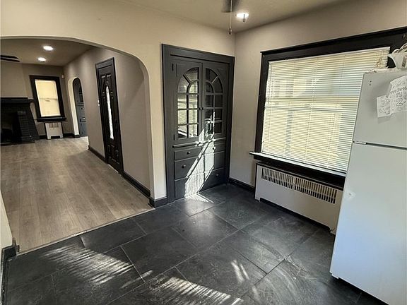 4th image of 1010 Lincoln Park Dr