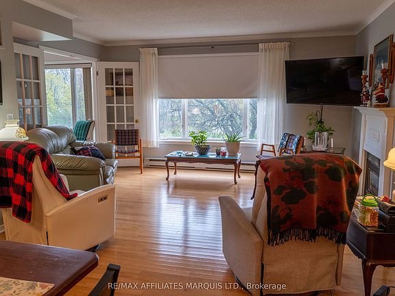 4th image of 121 Water St W #312