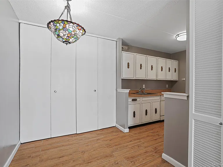 200 High Point Dr #Penthouse 6 — Photo 8