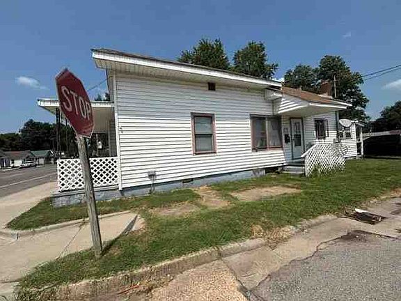 3rd image of 912 S Main St