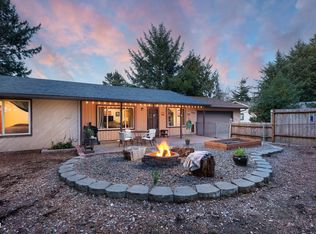 233 NE 56th St, Newport, OR 97365
