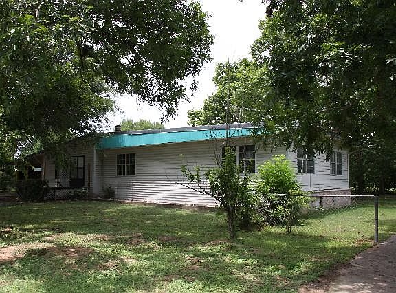3rd image of 1405 Pecan Dr SE
