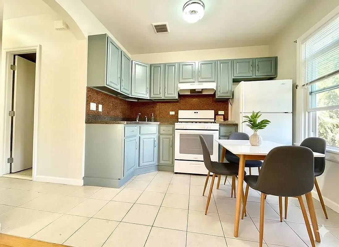 1 bed, 800 sqft, $2,700 — Photo 2