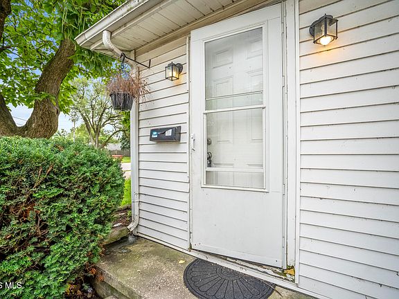 4th image of 1466 Sunshine St