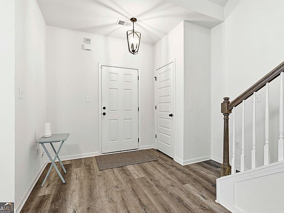 5th image of 245 Southridge