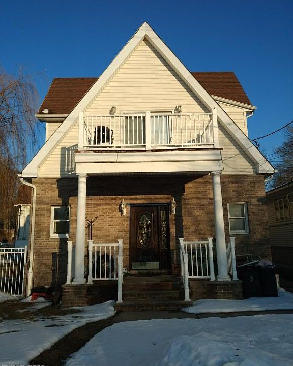 1st image of 337 Sharrott Ave