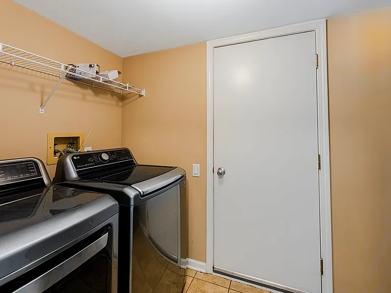 1371 E Braymore Cir — Photo 16