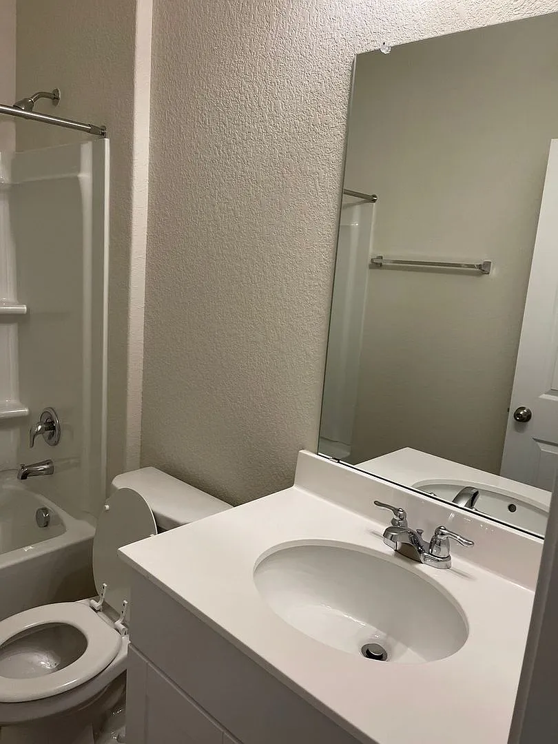 (Reduced Recently) Charming 4br House In Leander — Photo 4