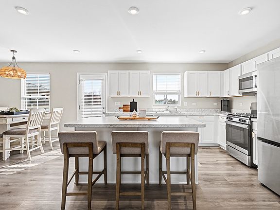 5th image of 7906 Deer Crossing Dr