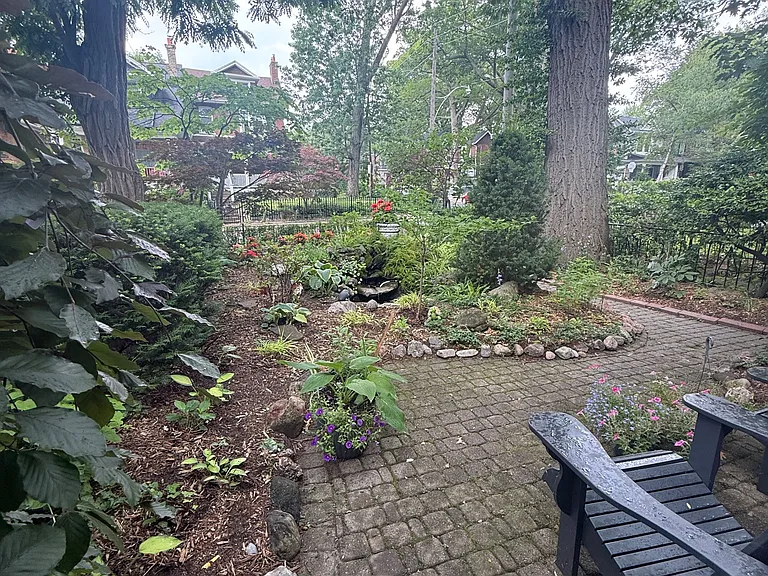 185 Silver Birch Ave #LOWER — Photo 10