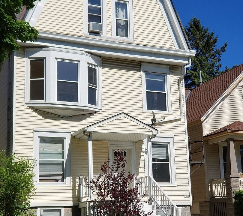 1st image of 2828 N Fratney St APT 4