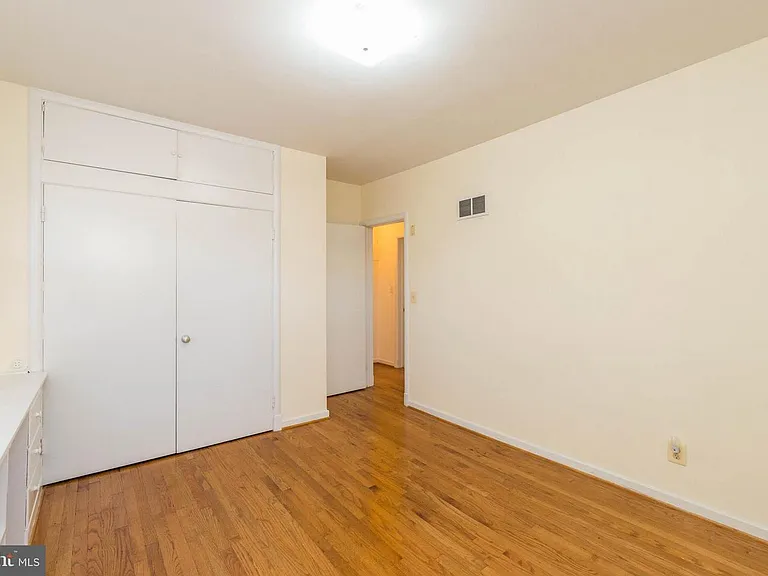 9322 W Parkhill Dr — Photo 13