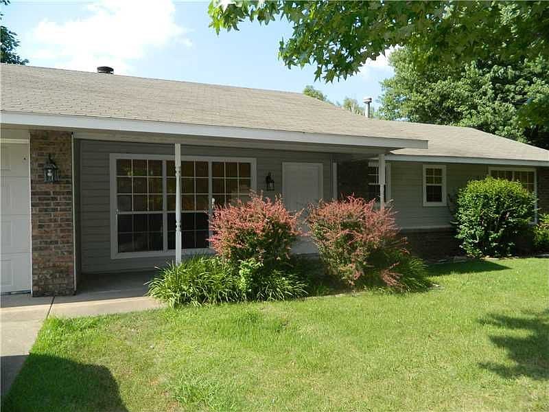 1st image of 858 W Lorena Ln
