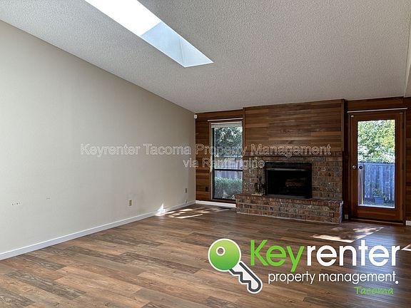 2nd image of 2722 Cambridge Dr
