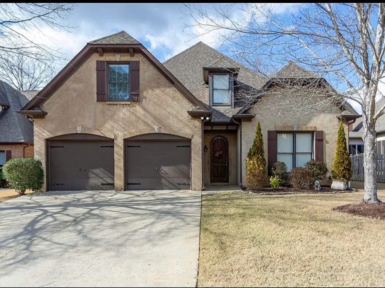 2107 Southbridge Ct — Photo 1