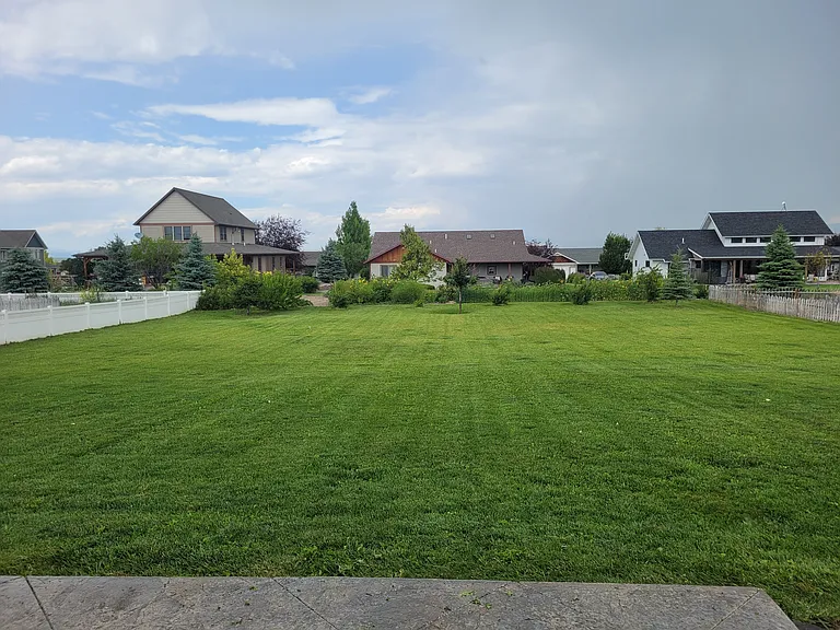 458 Godfrey Way — Photo 2