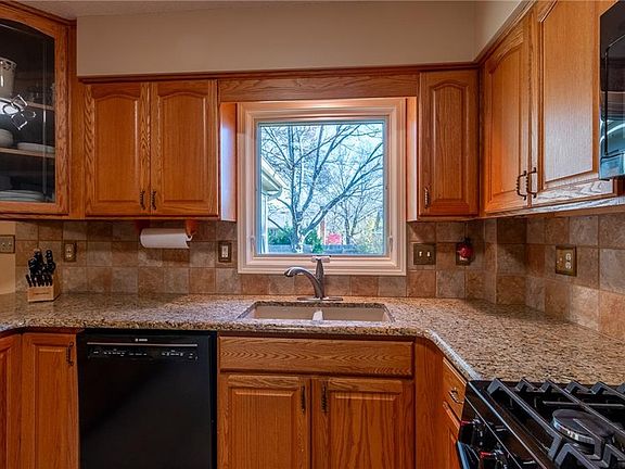5th image of 316 Tall Grass Dr