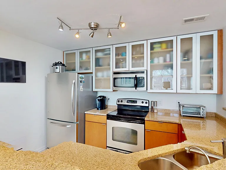 521 N Graham St #3E — Photo 10
