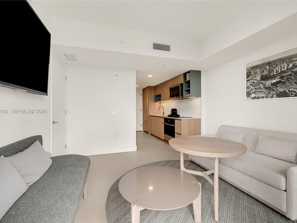 1st image of 601 NE 1st Ave #3514