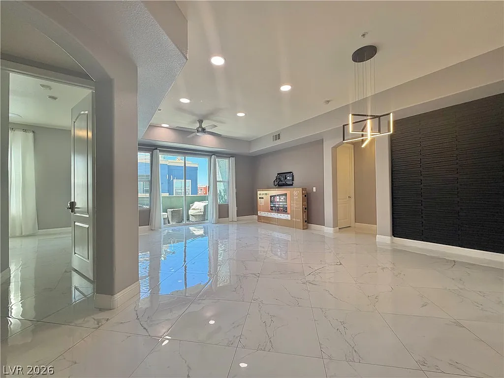3 bed, 2.0 bath, 1518 sqft, $2,650 — Photo 2