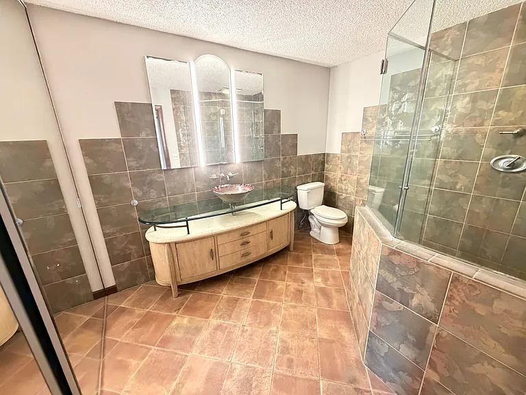 120 Elizabeth St — Photo 13