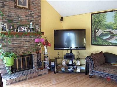 3rd image of 6872 Scotia Ct