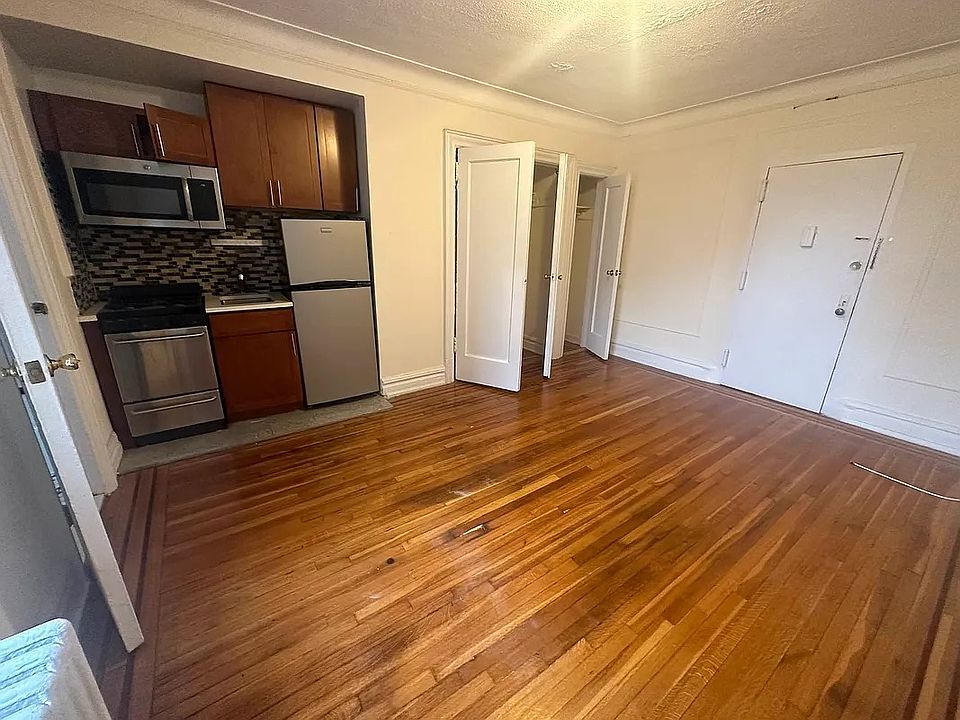 2nd image of 249 Cumberland St #109