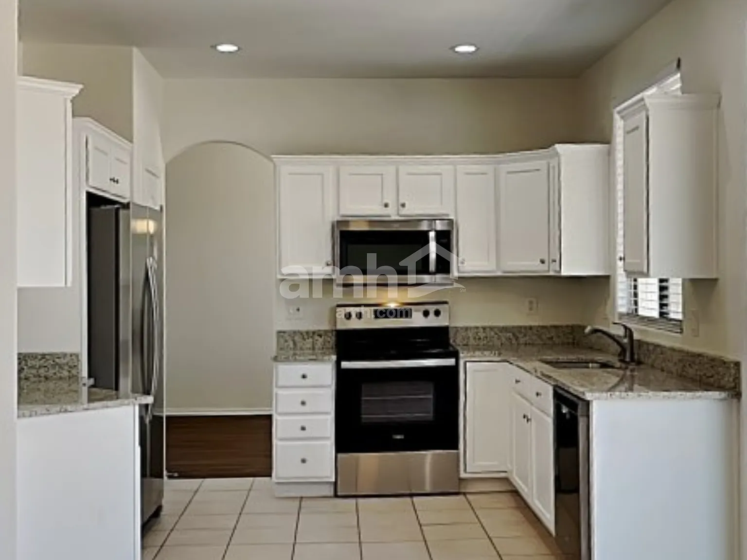 4 bed, 2.5 bath, 2083 sqft, $2,160 — Photo 3