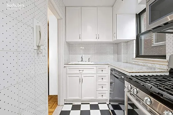 Rented by Sotheby's International Realty | media 7