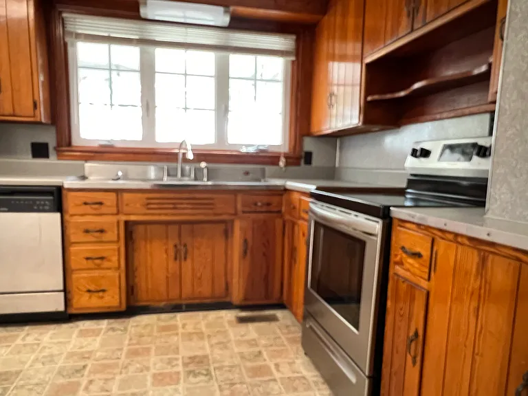 335 Smith St — Photo 12