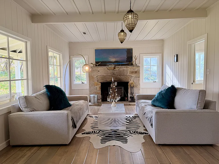 2099 Emigrant Creek Rd — Photo 2