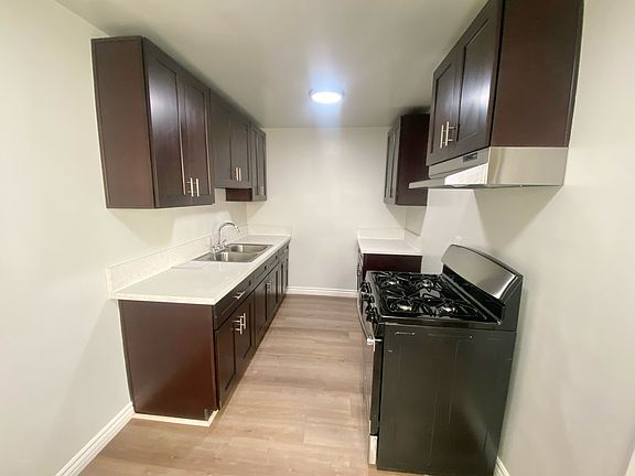 5th image of 222 S Normandie Ave