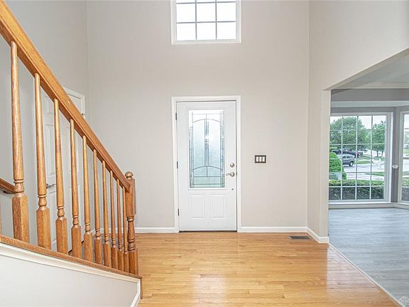 2nd image of 2315 Queensway Dr