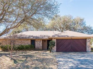 317 Pebblestone Dr, Benbrook, TX 76126